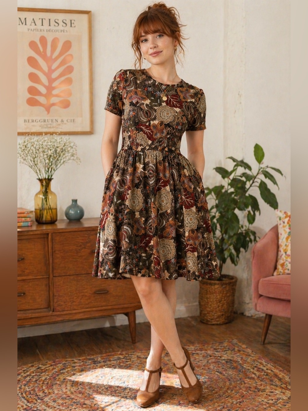 Floral Fit-and-Flare Short Sleeve Dress in Brown Medium